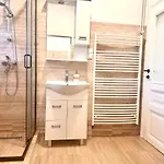 Apartment With Terrace & Free Parking