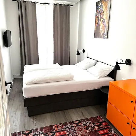 With Terrace & Free Parking Appartement