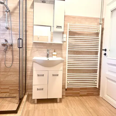 Appartement Stylish Apartment, Free Parking & Wifi